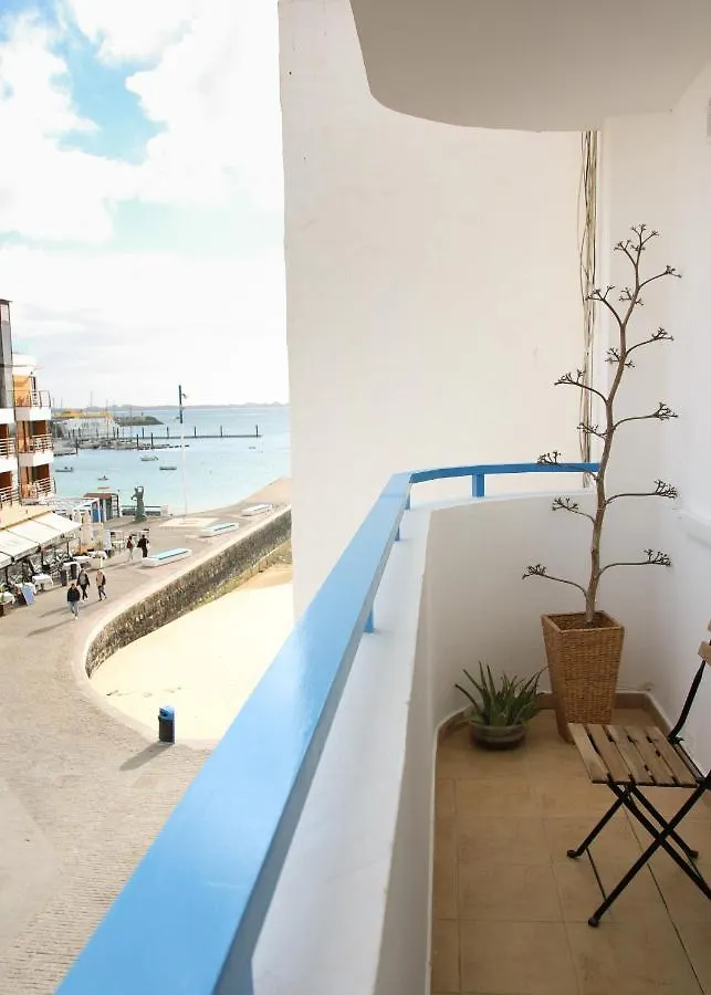 코라레호 Casa Lea - Central, Cozy And Right By The Beach 아파트